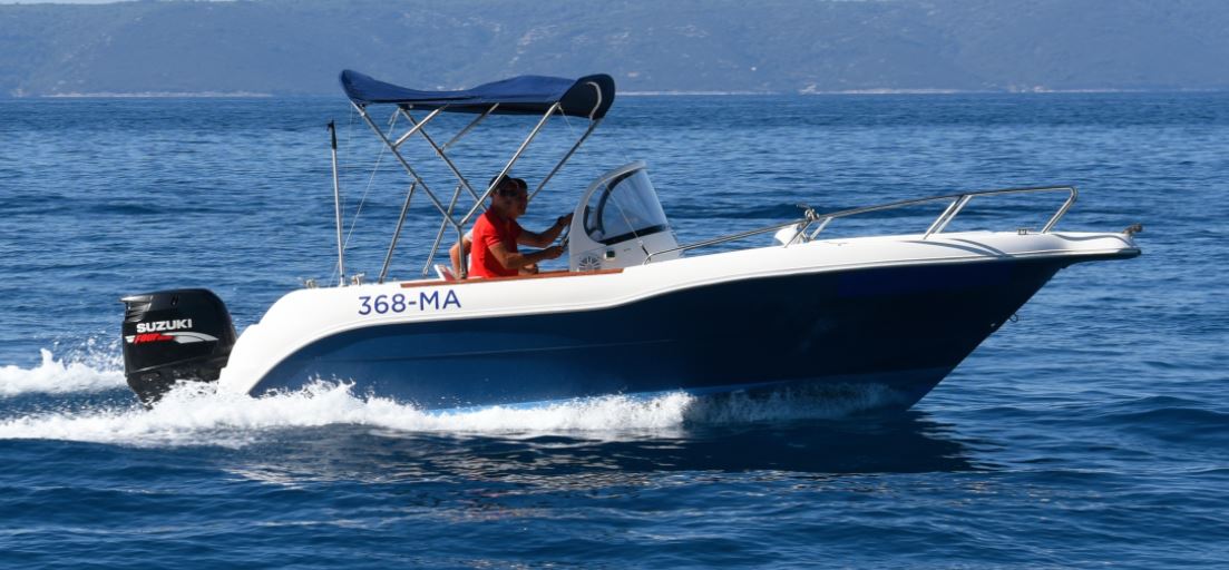 Speed boat in Podgora for rent